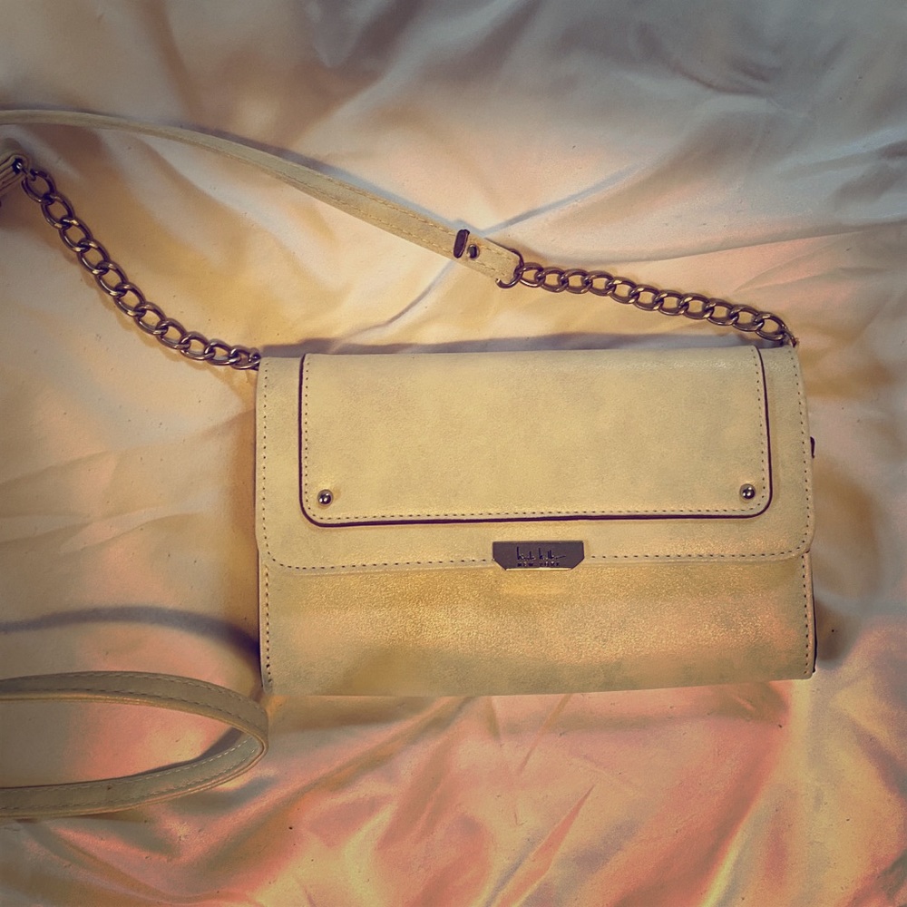 Cross body purse in off-white